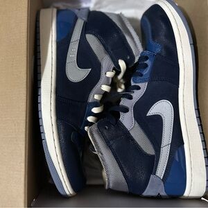Jordan 1 Mid SE Craft
Obsidian French Blue Ashen Slate White